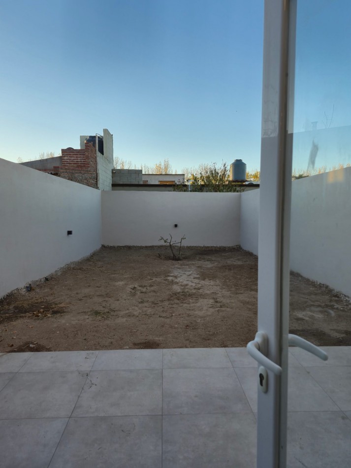 DUPLEX A ESTRENAR EN VENTA | 3 DORMITORIOS + 3 BAÑOS | BARRIO DON LUCAKS - PLOTTIER