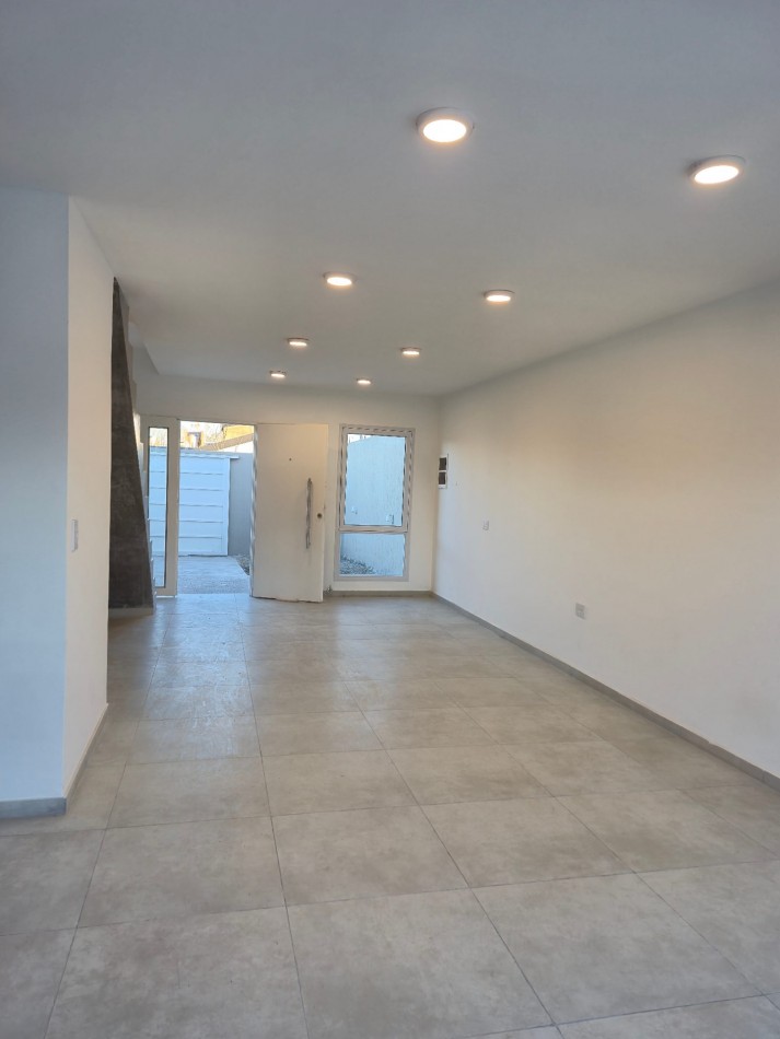 DUPLEX A ESTRENAR EN VENTA | 3 DORMITORIOS + 3 BAÑOS | BARRIO DON LUCAKS - PLOTTIER