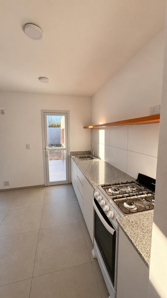 DUPLEX A ESTRENAR EN VENTA | 3 DORMITORIOS + 3 BAÑOS | BARRIO DON LUCAKS - PLOTTIER