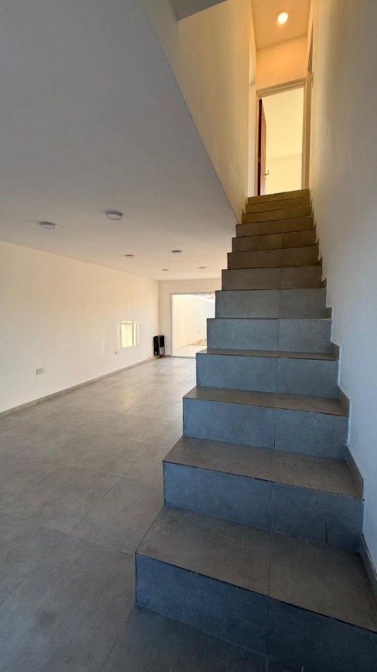 DUPLEX A ESTRENAR EN VENTA | 3 DORMITORIOS + 3 BAÑOS | BARRIO DON LUCAKS - PLOTTIER