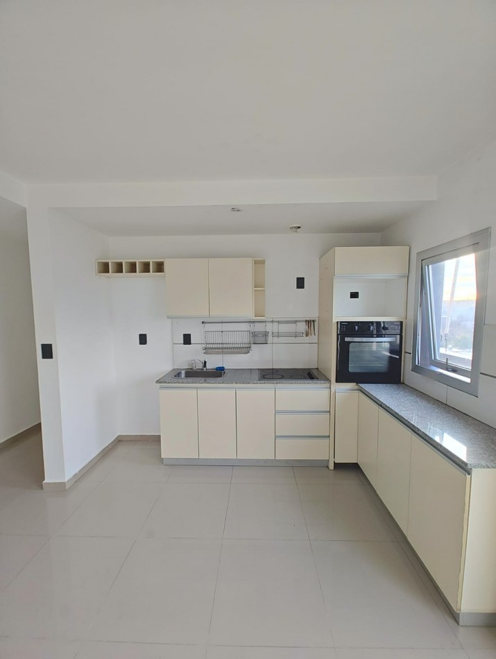 SEMIPISO 3 DORMITORIOS CON COCHERA EN ALQUILER | CENTRO ESTE NEUQUEN