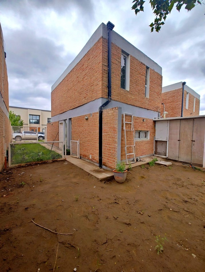DUPLEX DOS DORMITORIOS CON ENTRADA VEHICULAR, PATIO Y PARRILLA EN ALQUILER | BARRIO PRIVADO PUEBLO DEL SOL | NEUQUEN
