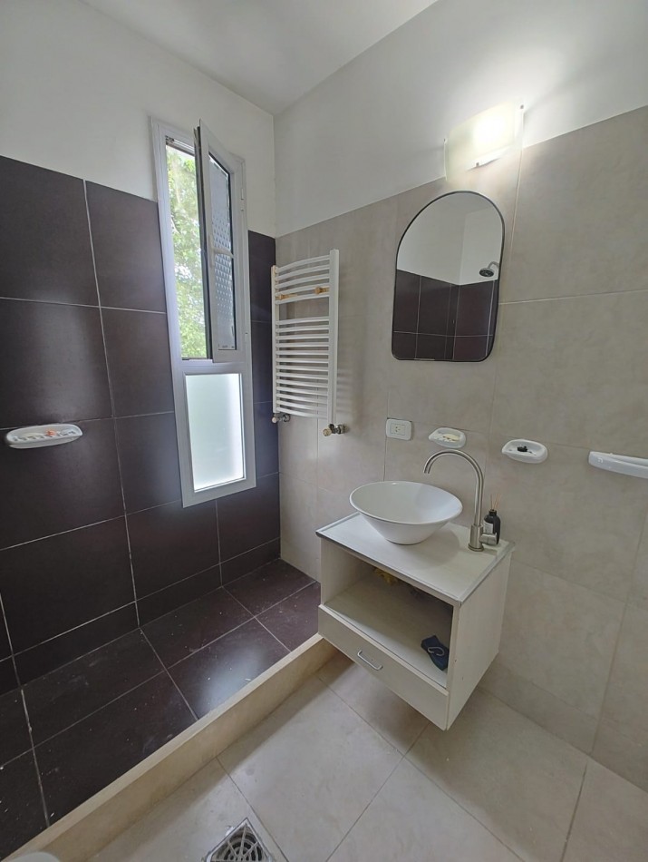 DUPLEX DOS DORMITORIOS CON ENTRADA VEHICULAR, PATIO Y PARRILLA EN ALQUILER | BARRIO PRIVADO PUEBLO DEL SOL | NEUQUEN
