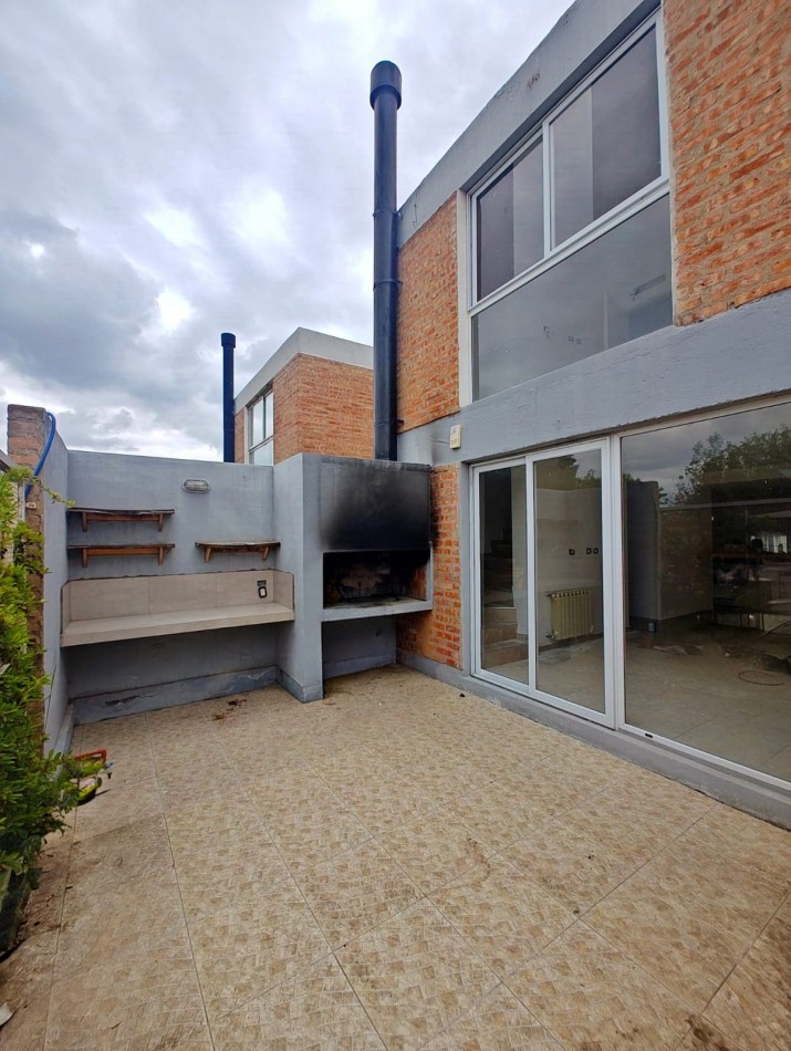 DUPLEX DOS DORMITORIOS CON ENTRADA VEHICULAR, PATIO Y PARRILLA EN ALQUILER | BARRIO PRIVADO PUEBLO DEL SOL | NEUQUEN