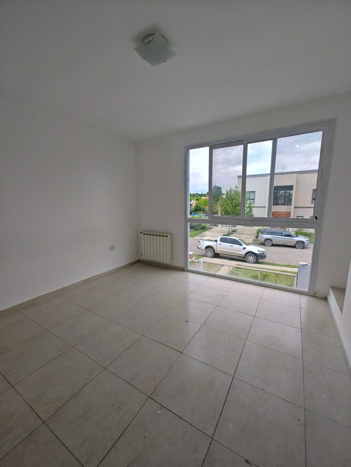 DUPLEX DOS DORMITORIOS CON ENTRADA VEHICULAR, PATIO Y PARRILLA EN ALQUILER | BARRIO PRIVADO PUEBLO DEL SOL | NEUQUEN