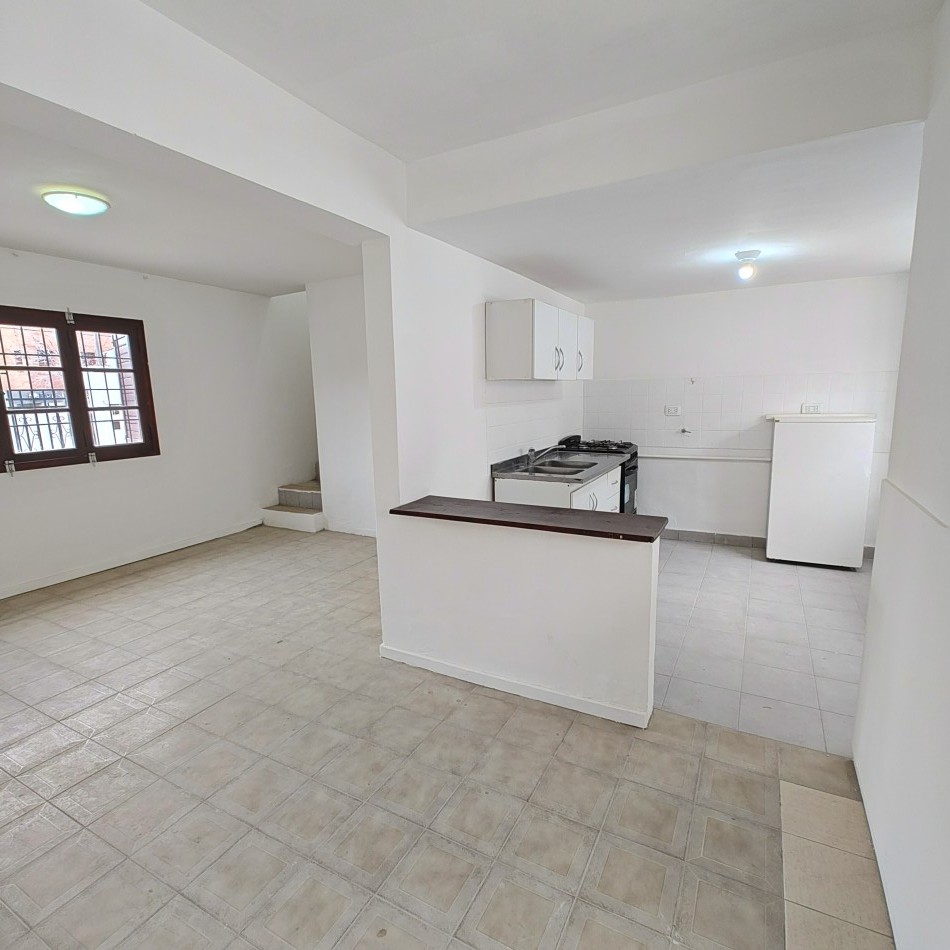 DUPLEX 2 DORMITORIOS EN ALQUILER - SANTA GENOVEVA