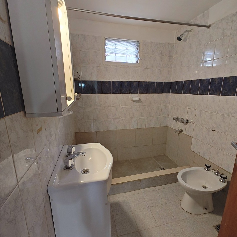 DUPLEX 2 DORMITORIOS EN ALQUILER - SANTA GENOVEVA