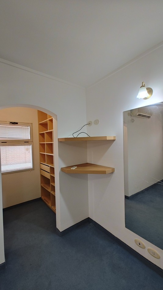 CASA 4 DORMITORIOS CON PILETA - BARRIO SANTA GENOVEVA - ALQUILER
