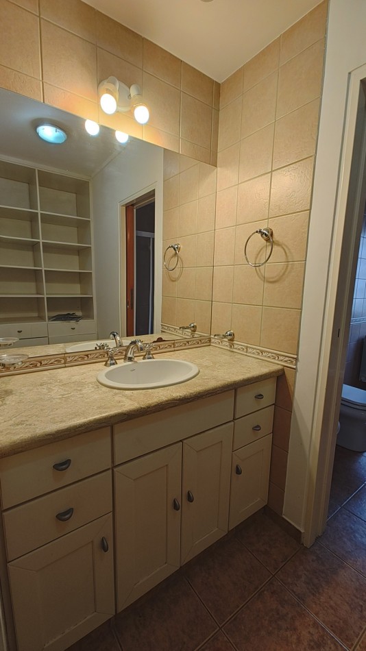 CASA 4 DORMITORIOS CON PILETA - BARRIO SANTA GENOVEVA - ALQUILER