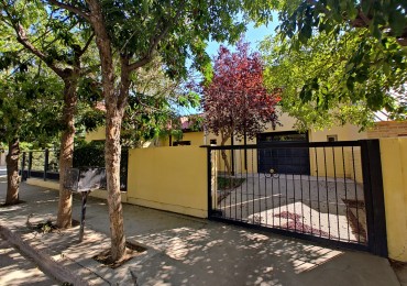 CASA 4 DORMITORIOS CON PILETA EN ALQUILER - BARRIO RINCON DE EMILIO